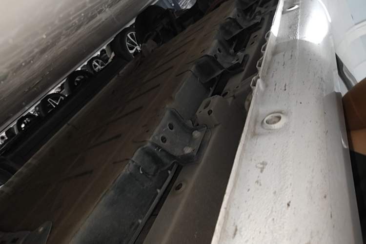 Used Wuling Yangguang 2024 300KM Comfort Version Passenger Van 75kW Right Side Sill
