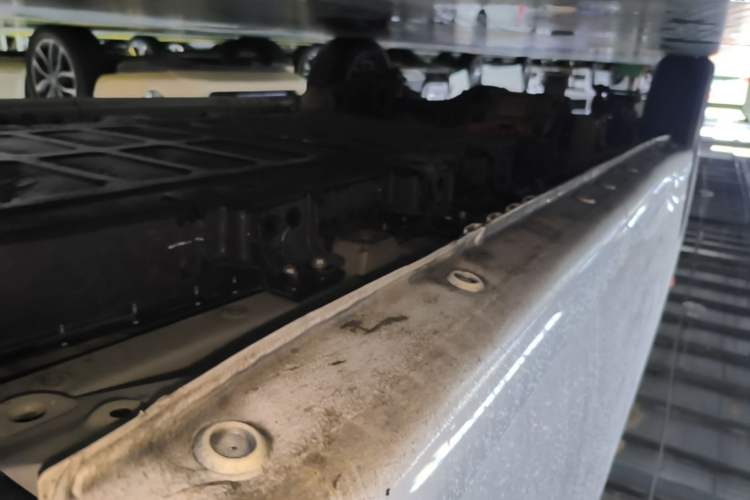 Used Wuling Yangguang 2024 300KM Comfort Version Passenger Van 75kW Right Side Sill