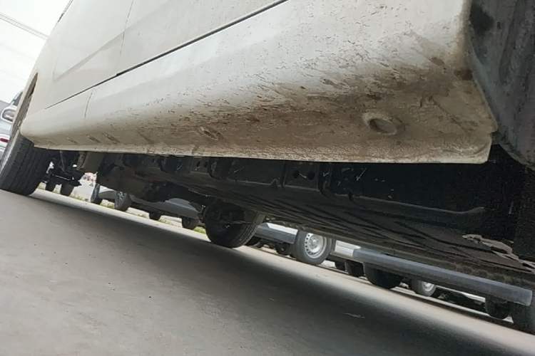 Used Wuling Yangguang 2024 300KM Comfort Version Passenger Van 75kW Right Side Sill