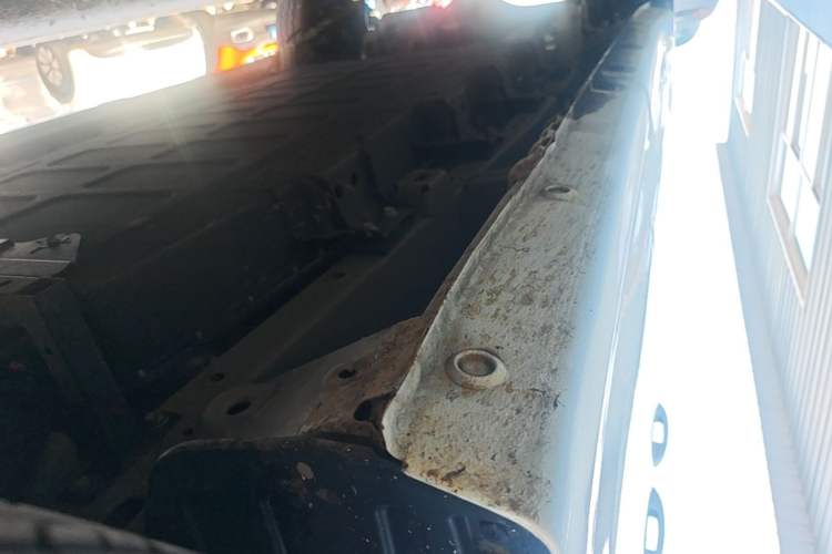 Used Wuling Yangguang 2024 300km Comfort-Grade Passenger Van 60kW Right Side Sill