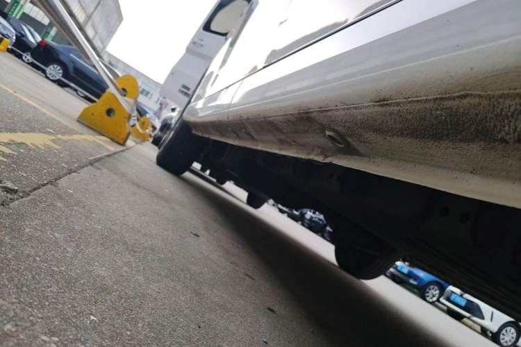 Used Wuling Yangguang 2024 300KM Comfort Version Passenger Van 75kW Right Side Sill