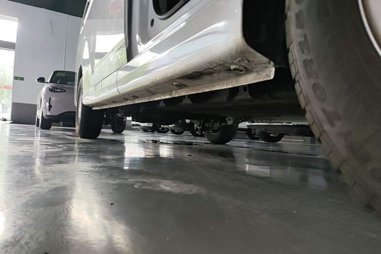 Used Wuling Yangguang 2024 300KM Comfort Version Passenger Van 75kW Right Side Sill