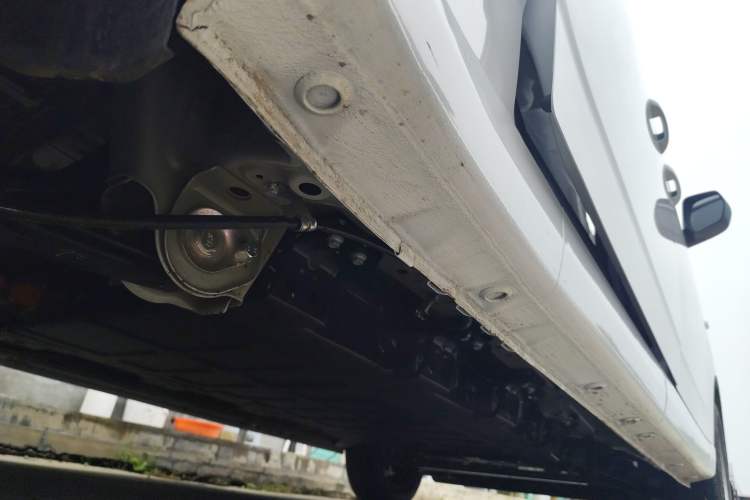Used Wuling Yangguang 2024 300KM Comfort Version Passenger Van 75kW Right Side Sill