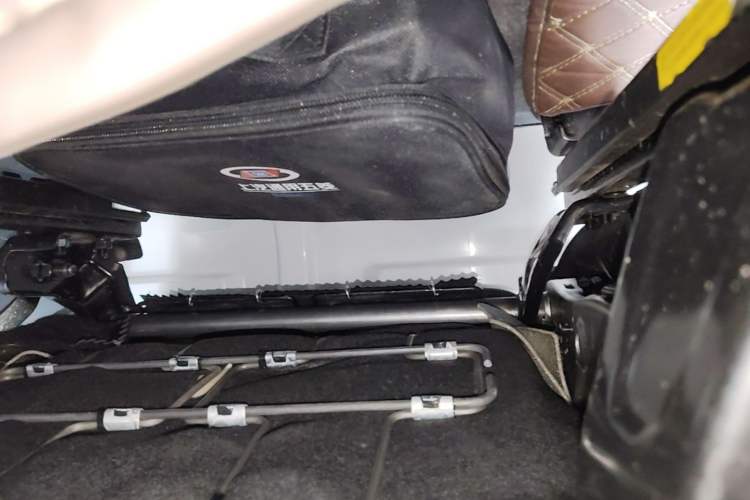 Used Wuling Yangguang 2024 300km Range Practical Window-Sealed Version 75kW Right Side Sill