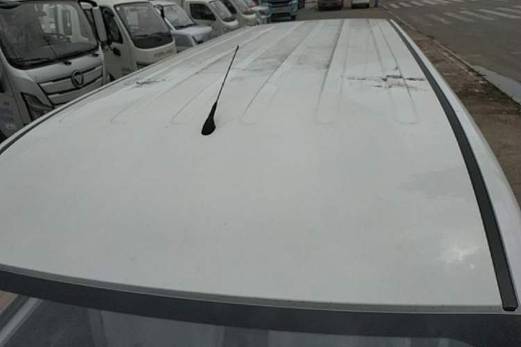 Used Wuling Yangguang 2024 300KM Comfort Version Passenger Van 75kW Roof