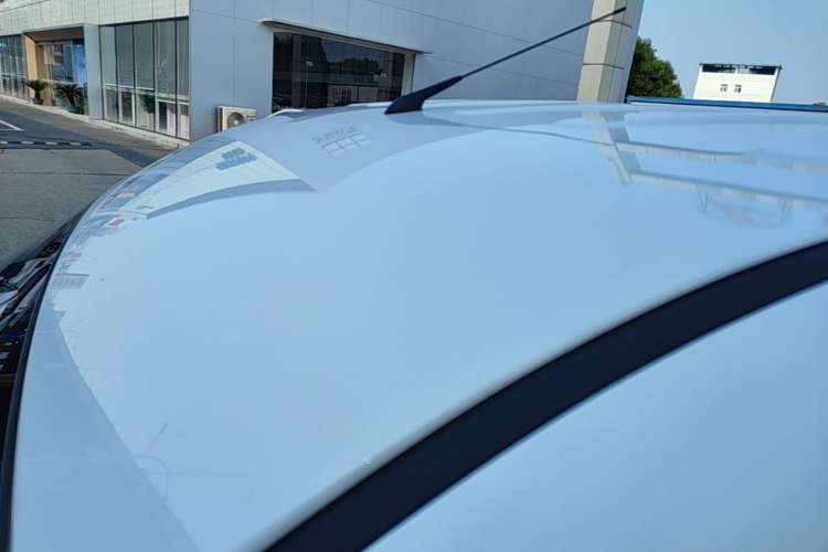 Used Wuling Yangguang 2024 300KM Comfort Version Passenger Van 75kW Roof
