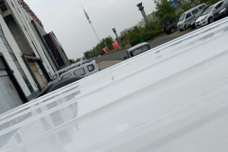 Used Wuling Yangguang 2024 300KM Comfort Version Passenger Van 75kW Roof