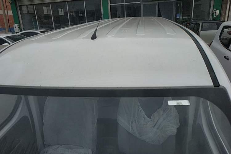 Used Wuling Yangguang 2024 300KM Comfort Version Passenger Van 75kW Roof