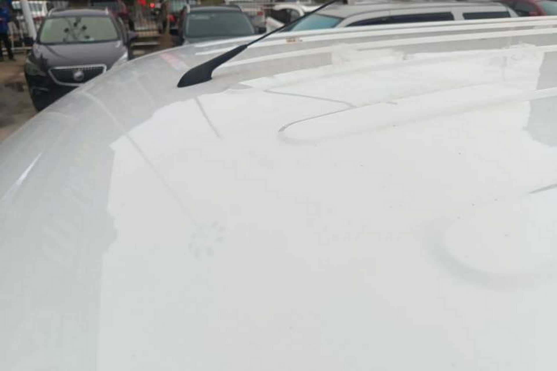 Used Wuling Yangguang 2024 300km Comfort-Grade Passenger Van 60kW Roof