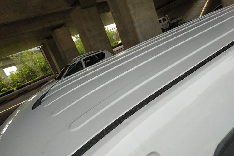 Used Wuling Yangguang 2024 300KM Comfort Version Passenger Van 75kW Roof