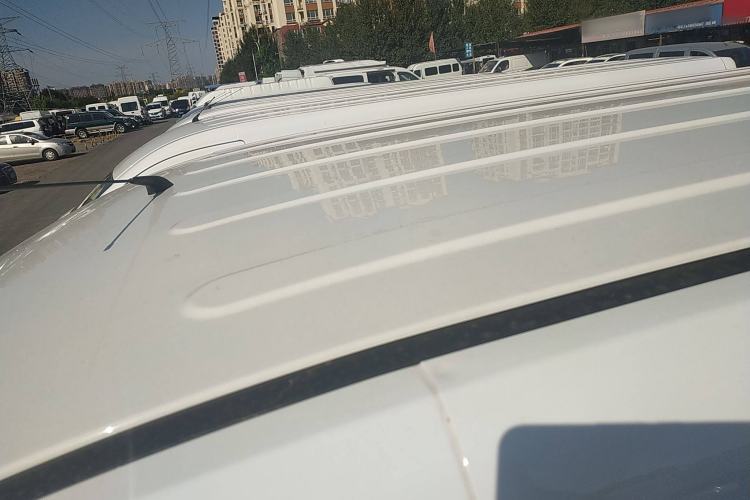 Used Wuling Yangguang 2024 300KM Comfort Version Passenger Van 75kW Roof