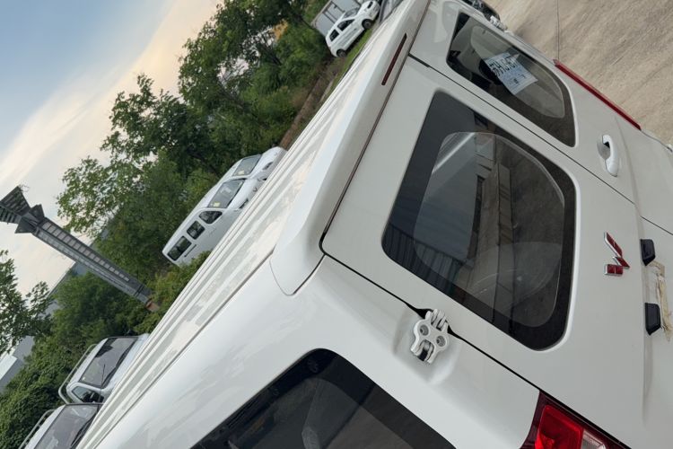 Used Wuling Yangguang 2024 300KM Comfort Version Passenger Van 75kW Roof