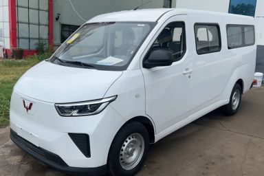 Used Wuling Yangguang 2024 300KM Comfort Version Passenger Van 75kW