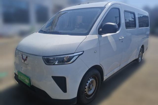 Used Wuling Yangguang 2024 300km Comfort-Grade Passenger Van 60kW