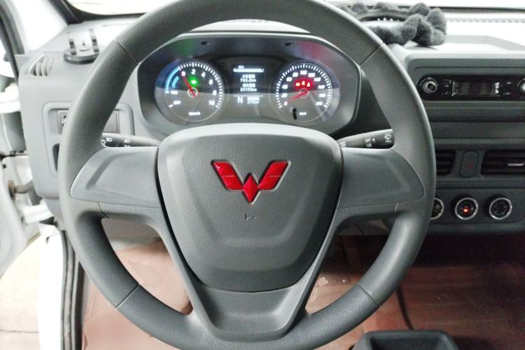 Used Wuling Yangguang 2024 300km Range Practical Window-Sealed Version 60kW Steering Wheel