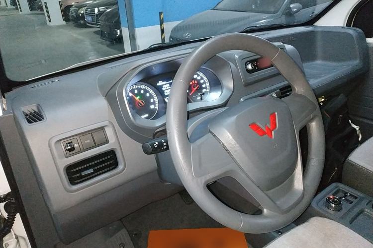 Used Wuling Yangguang 2024 300km Range Practical Window-Sealed Version 60kW Steering Wheel