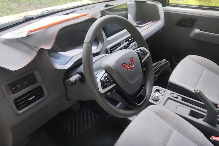 Used Wuling Yangguang 2024 300km Range Practical Window-Sealed Version 60kW Steering Wheel