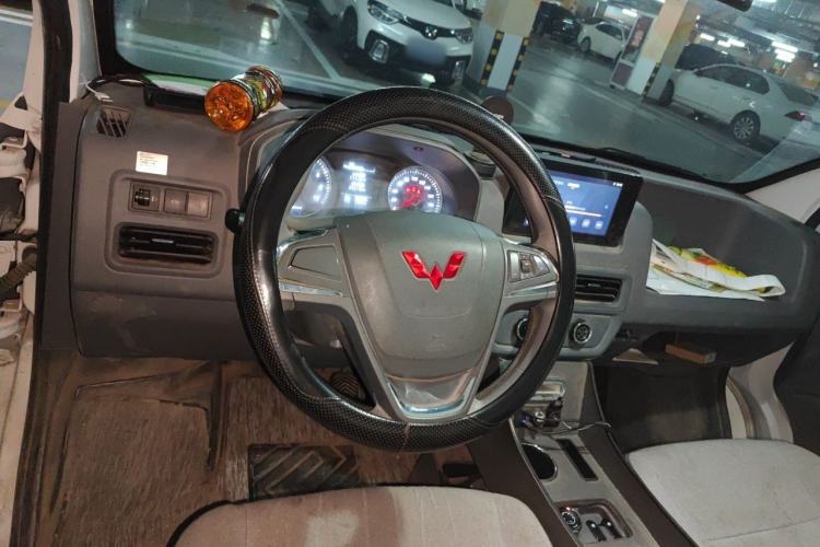 Used Wuling Yangguang 2024 300km Comfort Version with Sealed Windows 60kW Steering Wheel