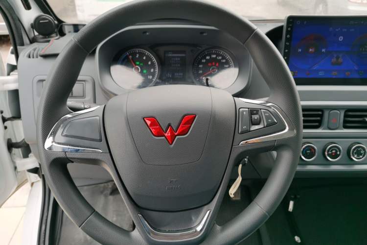 Used Wuling Yangguang 2024 300km Comfort Version with Sealed Windows 60kW Steering Wheel