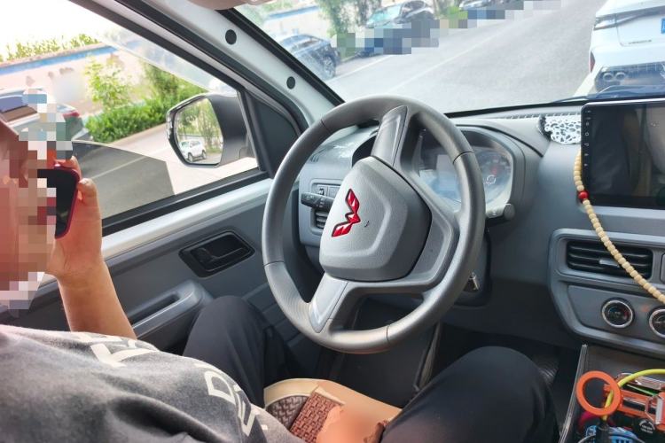 Used Wuling Yangguang 2024 300km Range Practical Window-Sealed Version 60kW Steering Wheel