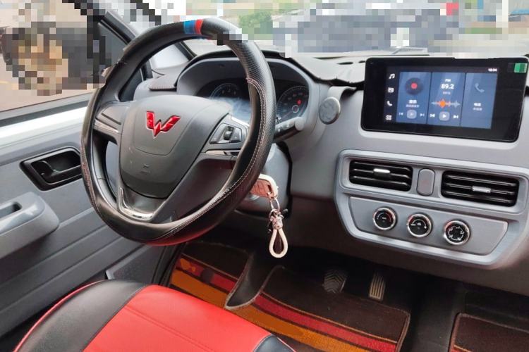 Used Wuling Yangguang 2024 300km Comfort Version with Sealed Windows 60kW Steering Wheel