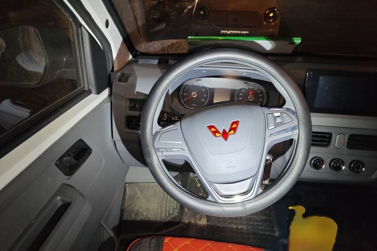 Used Wuling Yangguang 2024 300km Comfort Version with Sealed Windows 60kW Steering Wheel