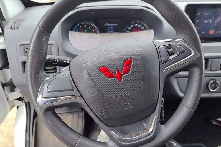 Used Wuling Yangguang 2024 300km Comfort Version with Sealed Windows 60kW Steering Wheel