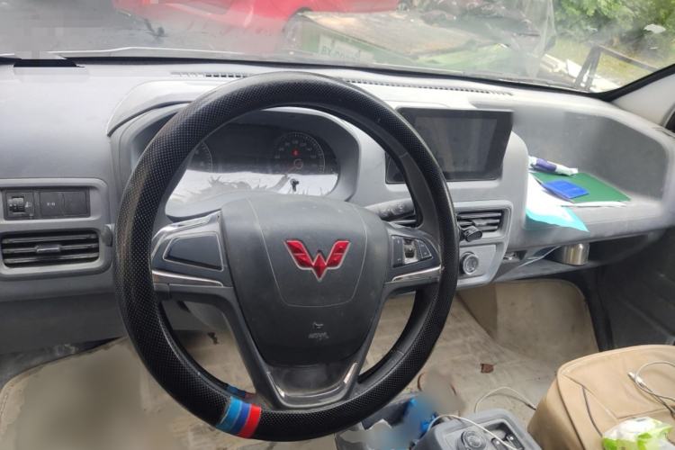 Used Wuling Yangguang 2024 300km Comfort Version with Sealed Windows 60kW Steering Wheel