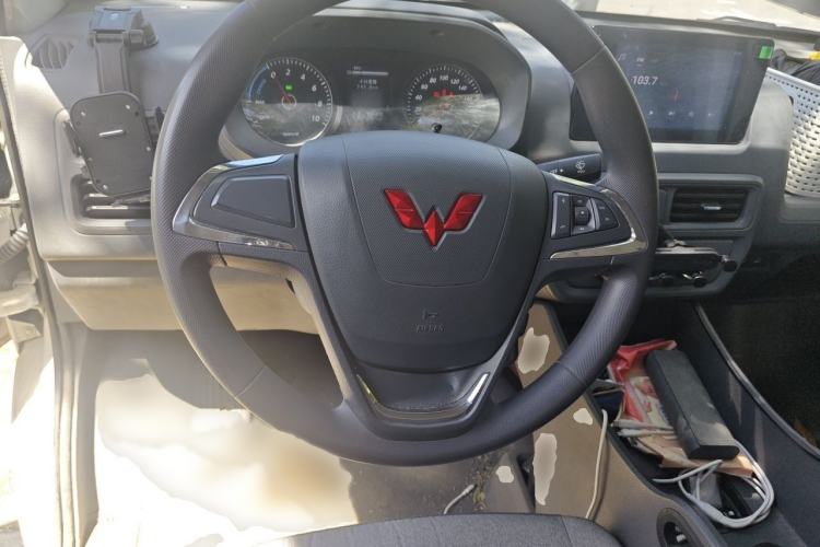 Used Wuling Yangguang 2024 300km Comfort Version with Sealed Windows 60kW Steering Wheel
