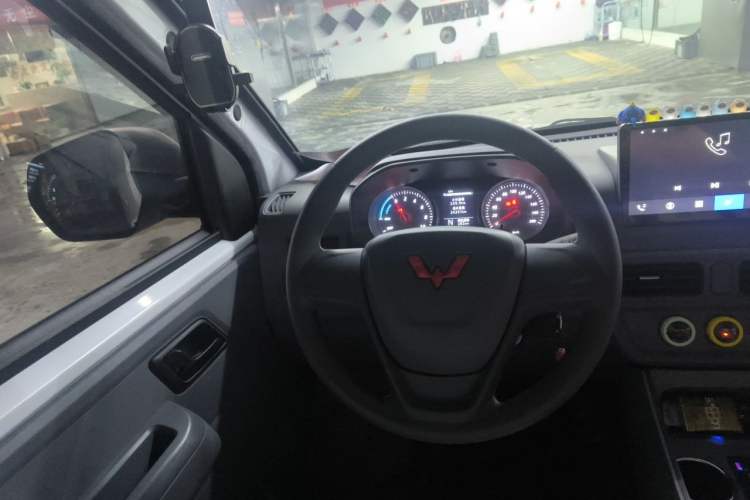 Used Wuling Yangguang 2024 300km Range Practical Window-Sealed Version 60kW Steering Wheel