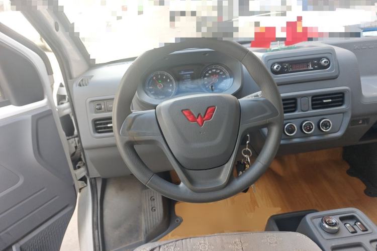 Used Wuling Yangguang 2024 300km Range Practical Window-Sealed Version 60kW Steering Wheel