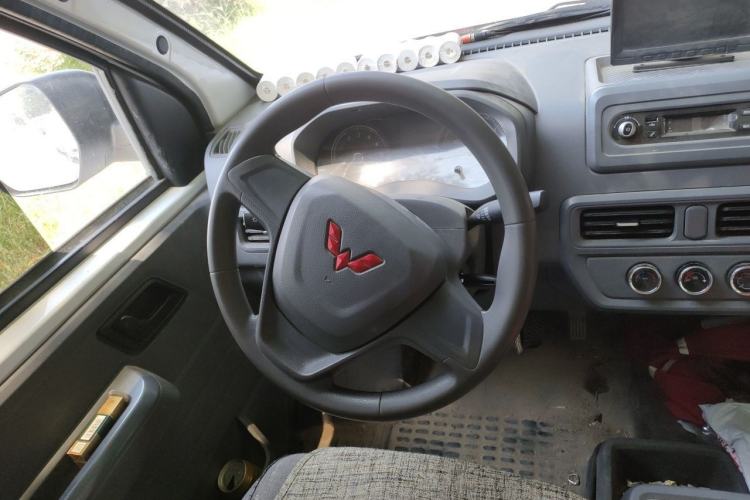 Used Wuling Yangguang 2024 300km Range Practical Window-Sealed Version 60kW Steering Wheel
