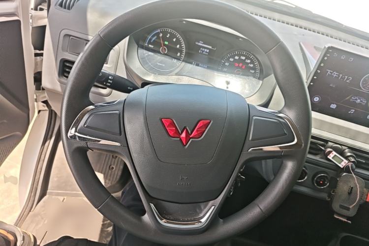 Used Wuling Yangguang 2024 300KM Comfort Version Passenger Van 75kW Steering Wheel