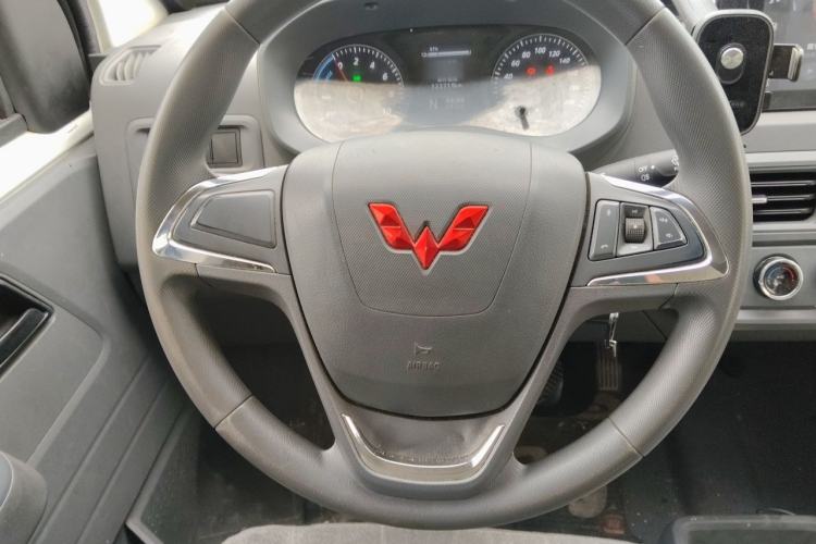Used Wuling Yangguang 2024 300km Comfort Version with Sealed Windows 60kW Steering Wheel