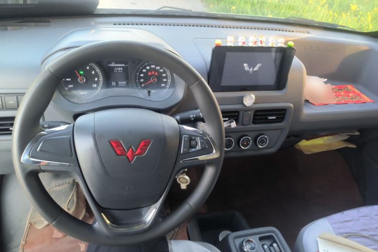 Used Wuling Yangguang 2024 300km Comfort Version with Sealed Windows 60kW Steering Wheel