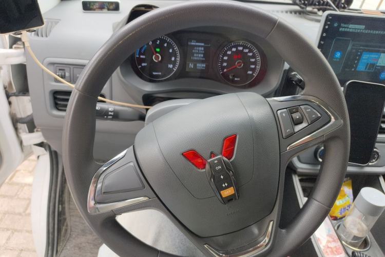 Used Wuling Yangguang 2024 300km Comfort Version with Sealed Windows 60kW Steering Wheel