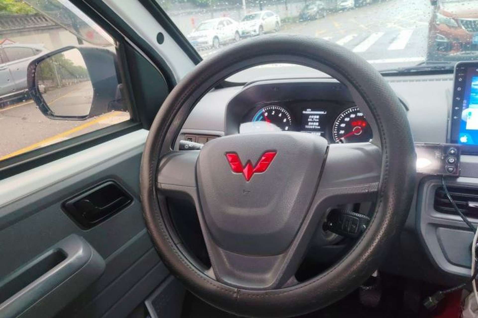 Used Wuling Yangguang 2024 300km Range Practical Window-Sealed Version 60kW Steering Wheel