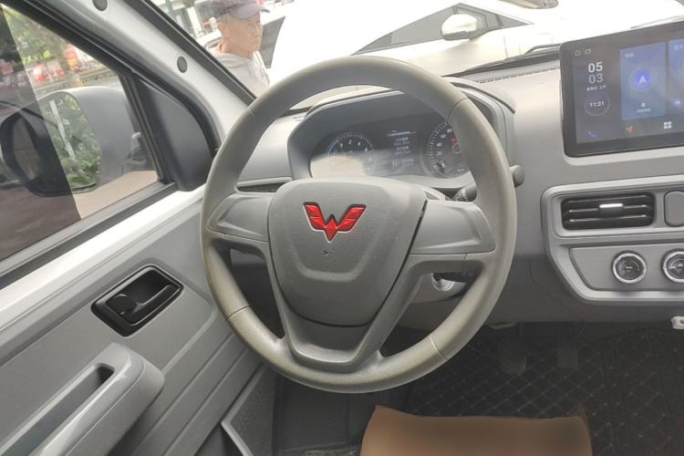 Used Wuling Yangguang 2024 300km Range Practical Window-Sealed Version 60kW Steering Wheel
