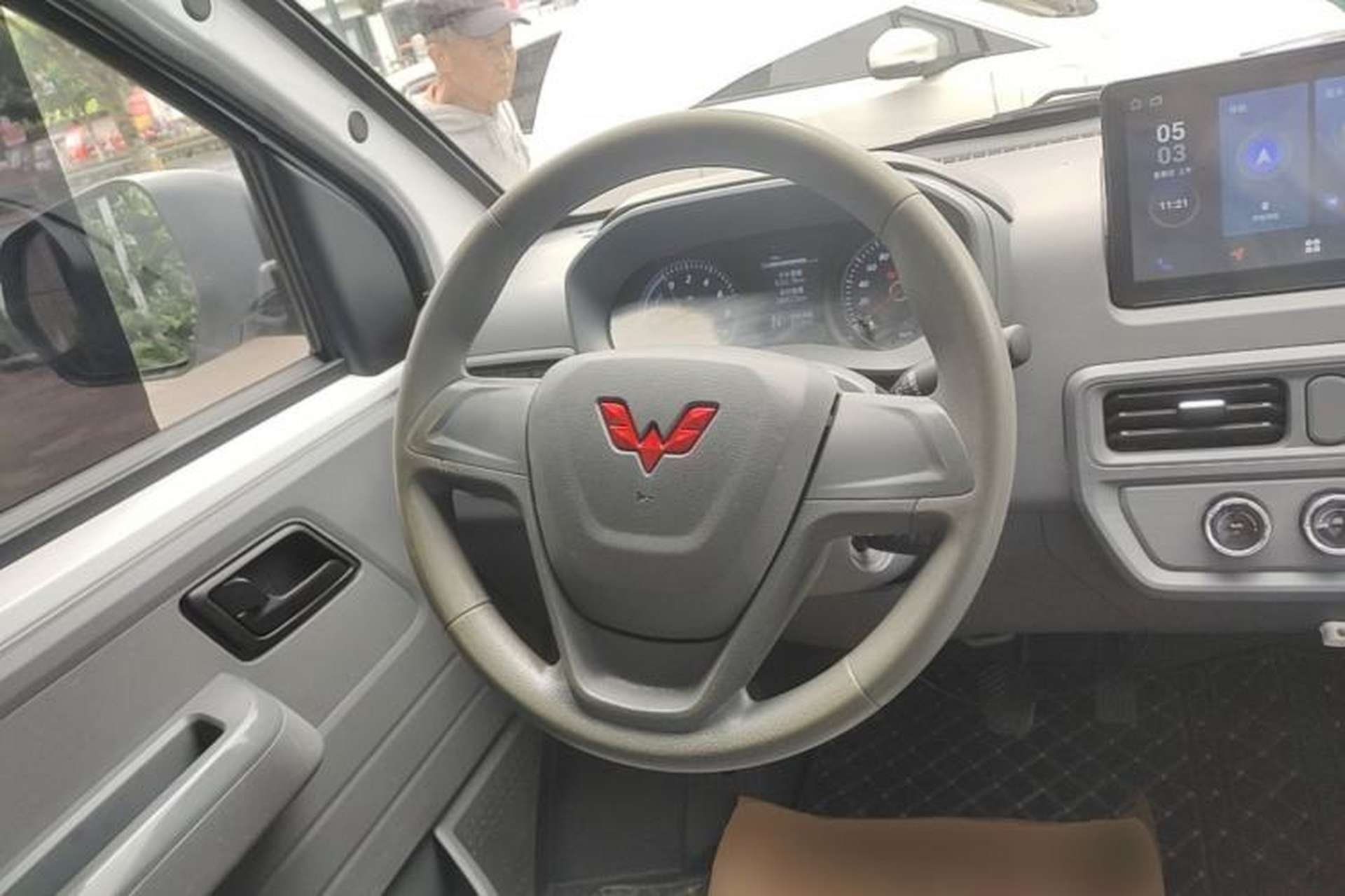 Used Wuling Yangguang 2024 300km Range Practical Window-Sealed Version 60kW Steering Wheel