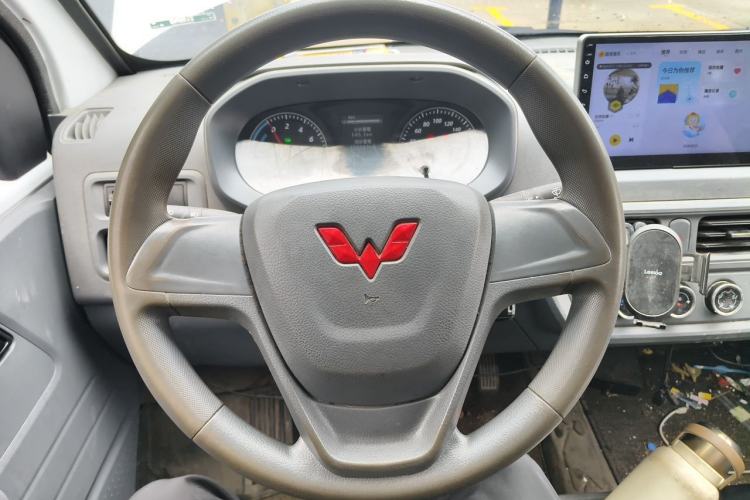 Used Wuling Yangguang 2024 300km Range Practical Window-Sealed Version 60kW Steering Wheel