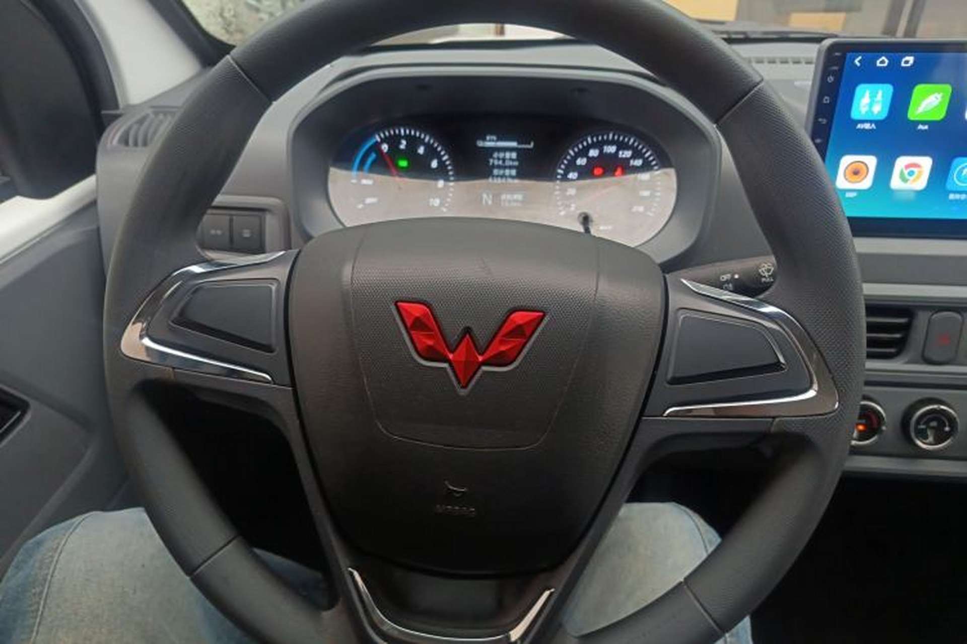 Used Wuling Yangguang 2024 300km Comfort-Grade Passenger Van 60kW Steering Wheel