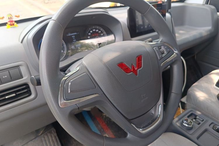 Used Wuling Yangguang 2024 300km Comfort Version with Sealed Windows 75kW Steering Wheel