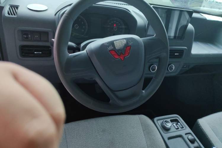 Used Wuling Yangguang 2024 300km Range Practical Window-Sealed Version 60kW Steering Wheel