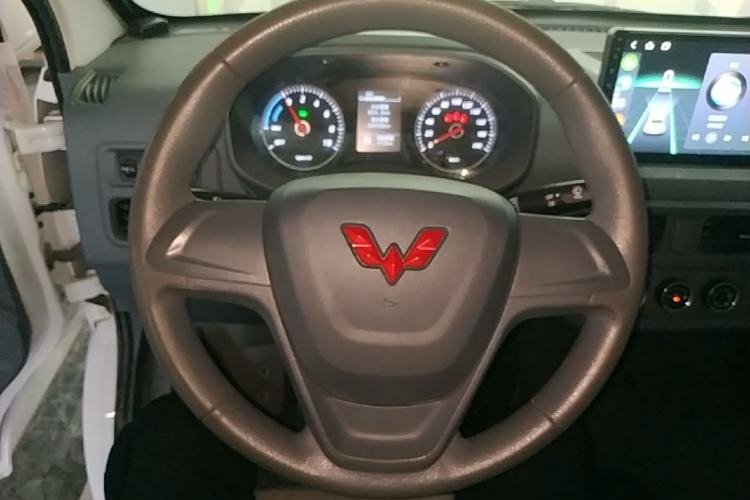 Used Wuling Yangguang 2024 230km Practical Enclosed-Window Version 60kW Steering Wheel