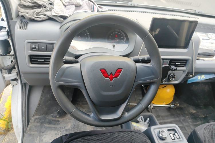Used Wuling Yangguang 2024 300km Comfort Version with Sealed Windows 60kW Steering Wheel