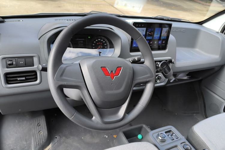 Used Wuling Yangguang 2024 300km Range Practical Window-Sealed Version 60kW Steering Wheel