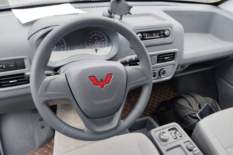 Used Wuling Yangguang 2024 300km Range Practical Window-Sealed Version 75kW Steering Wheel