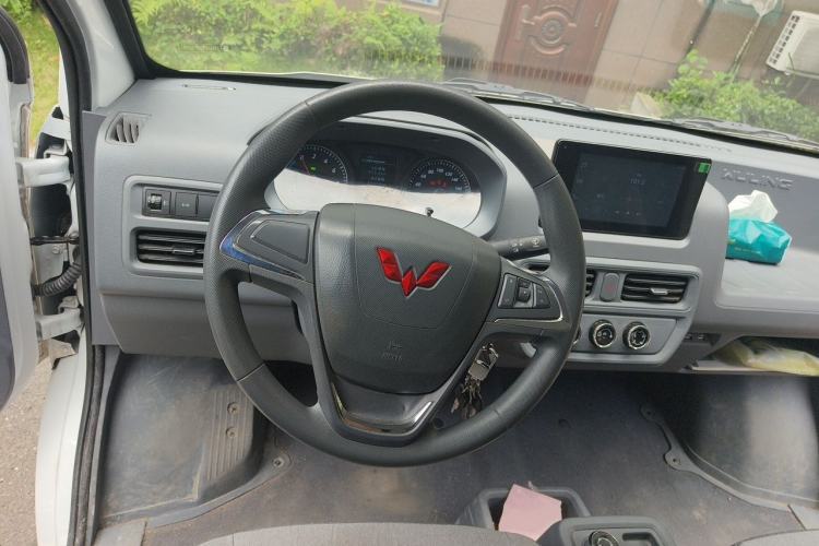 Used Wuling Yangguang 2024 300km Comfort Version with Sealed Windows 60kW Steering Wheel
