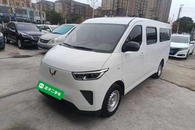 Used Wuling Yangguang 2024 300km Comfort-Grade Passenger Van 60kW