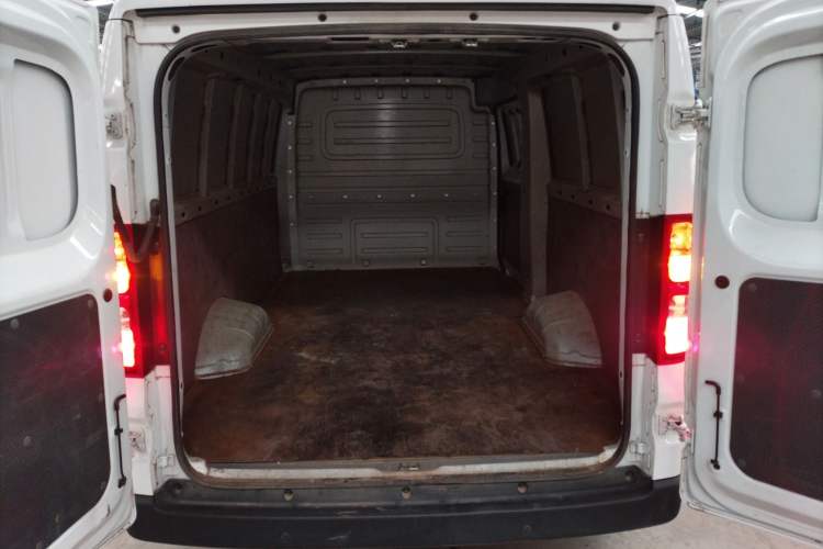 Used Wuling Yangguang 2024 300km Range Practical Window-Sealed Version 60kW Trunk